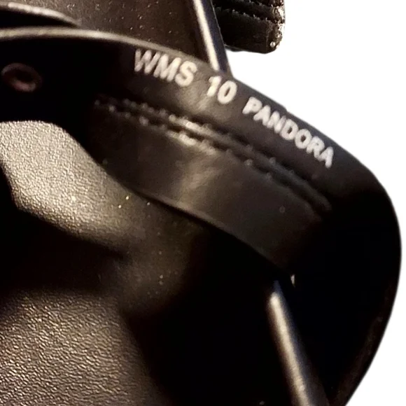 DV by Dolce Vita Black Laser-Cut Medallion Thong Sandals - Picture 4 of 4